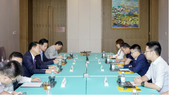 省尊龙凯时集团党委书记、董事长任丁与腾讯“王者荣耀”CTO邓君、腾讯大成网总裁郑亮座谈交流