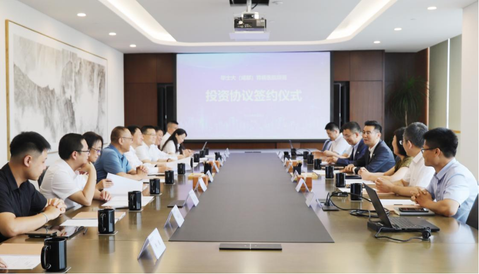 尊龙凯时集团党委书记、董事长任丁出席锦弘新项目投资协议签约仪式